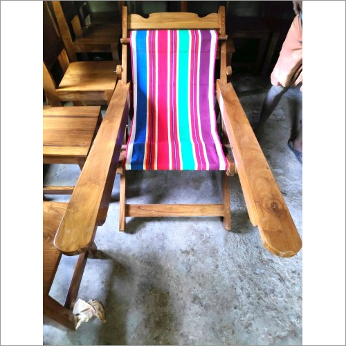 Wooden Easy Chair By AKN TRADERS