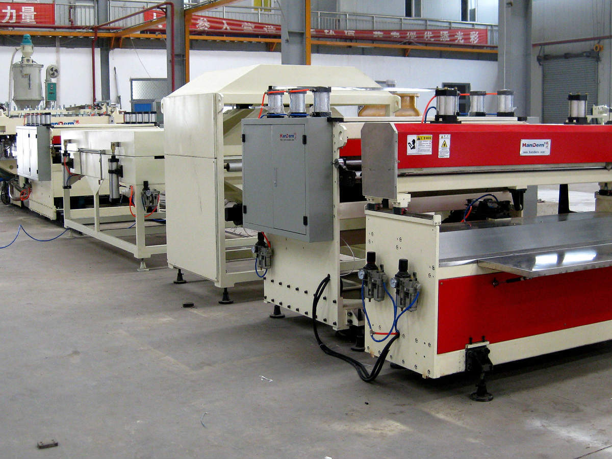 Plastic hollow universal sheet making machine PP plastic hollow universal sheet making machine