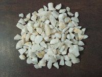 Supper white different size crushed granular quartz chips and sand for commercial and industrial use