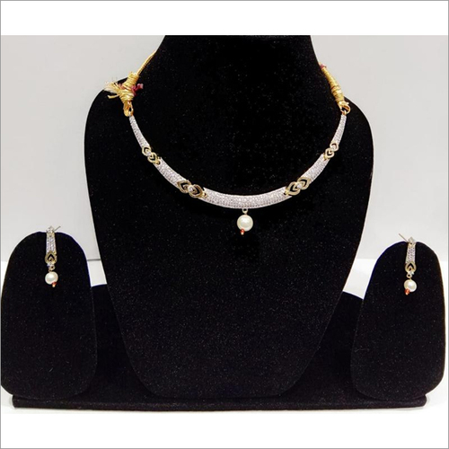 Pretty Rhinestone And Pearl Choker Necklace Set