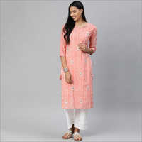 Ladies Peach Bandhej Straight Kurti