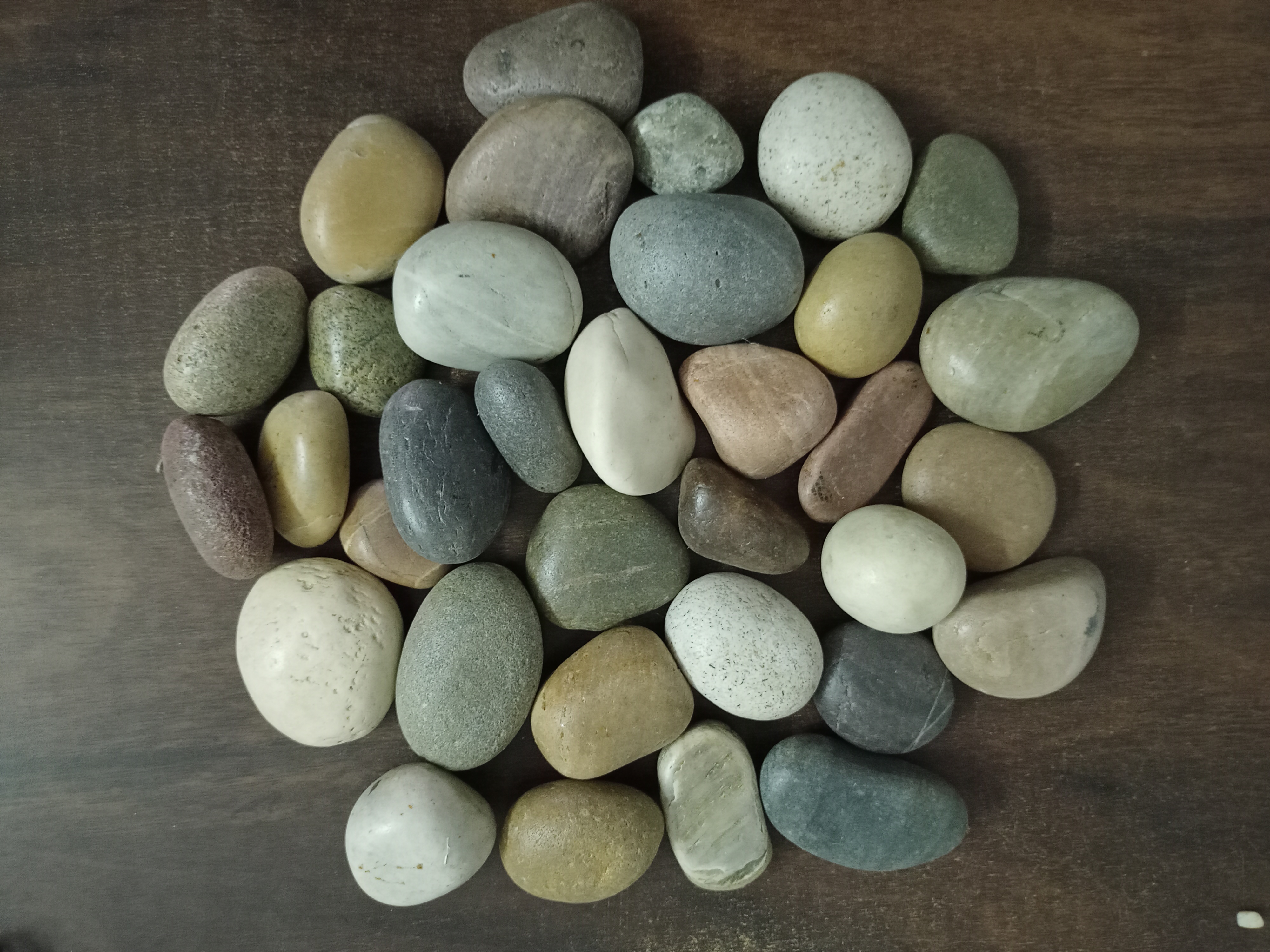 High glossy natural river mix color polished pebbles stone with epoxy coating polished