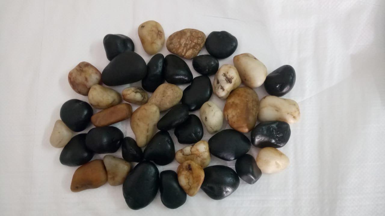 Natural Mix Color river black and off white stone Normal Polished and High Glossy Polished Pebbles Stone