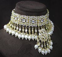 Trendy Kundan White Color Choker Necklace And Earring Jewellery Set