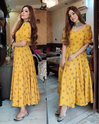 GOOD QUALITY PRINTED BUTTER SILK  GOWN