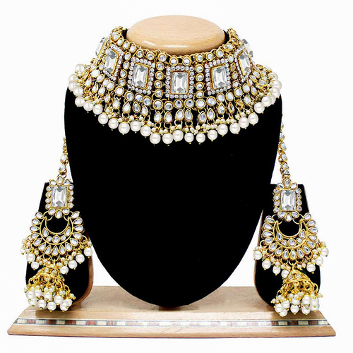Bridal Gorgeous look White Color Kundan Choker Necklace Earring With Maangtikka Jewellery Set