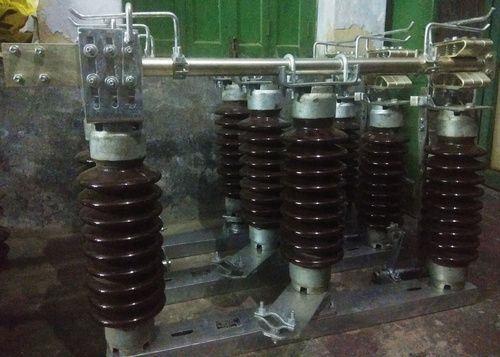 33 Kv Double Break Solid Core Type Isolator Application: Pole Line Fittings And Substation Fittings