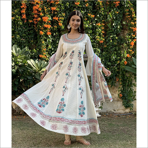 Indian Ladies White Cotton Cambric Coordinated Set