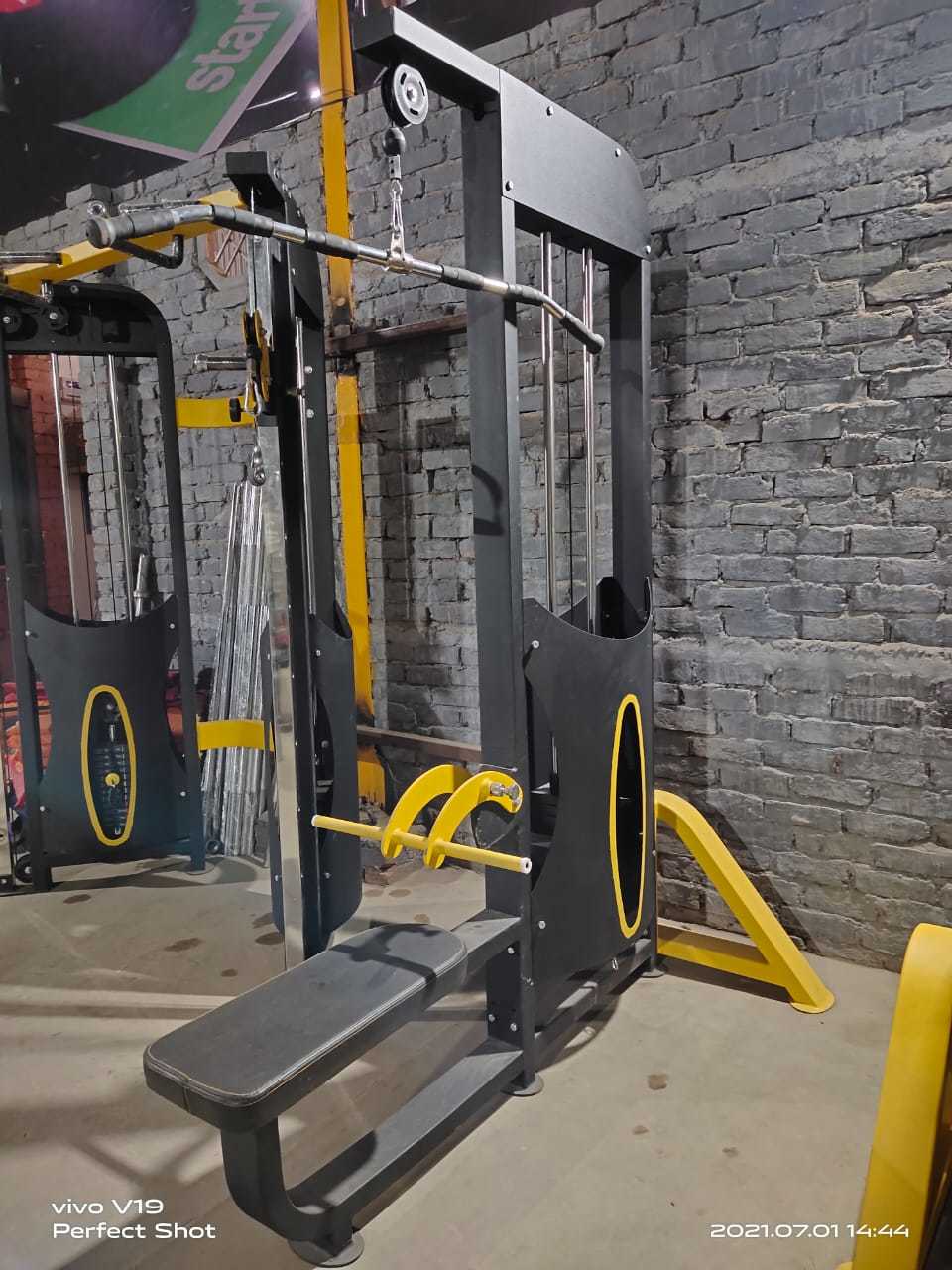 Lat Pulldown Machine