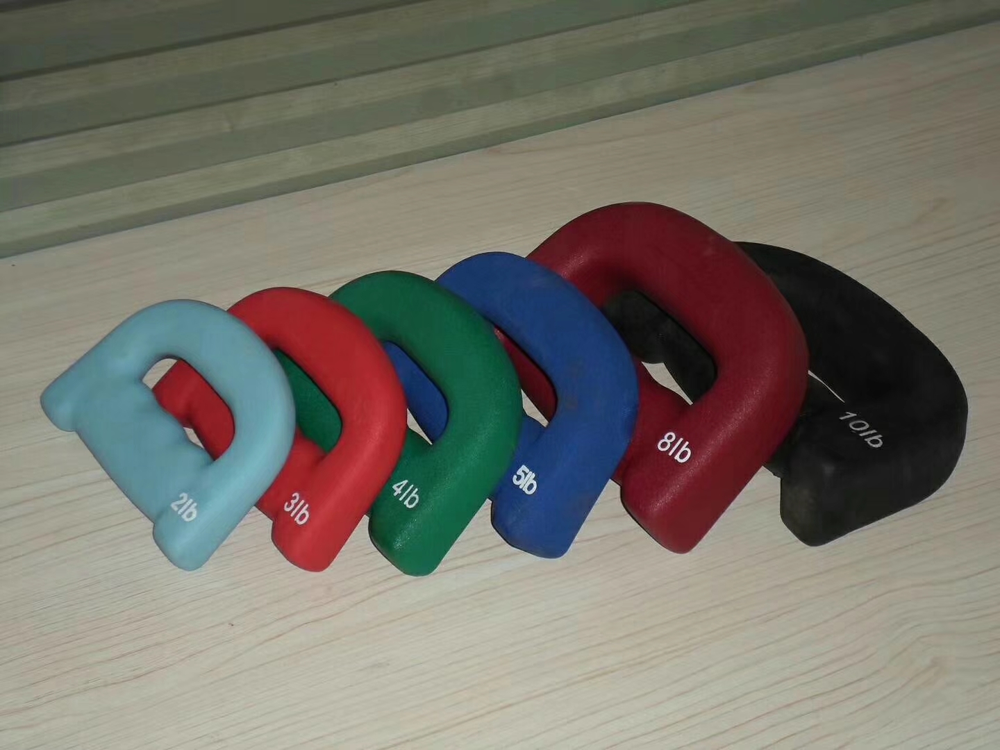 Home use new style practical D shape different colors neoprene dumbbells