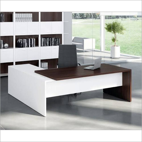 Executive Table By IDENTIQA INTERIORS PRIVATE LIMITED