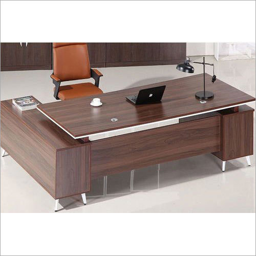 Executive Office Desk By IDENTIQA INTERIORS PRIVATE LIMITED
