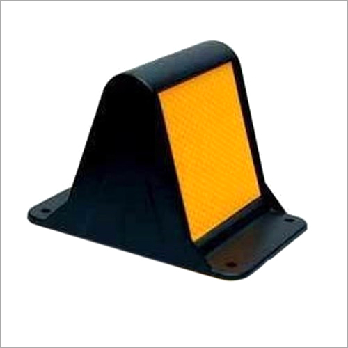 Median Road Marker - Plastic, 5 x 10 x 10 cm | UV Stabilization for Enhanced Road Safety