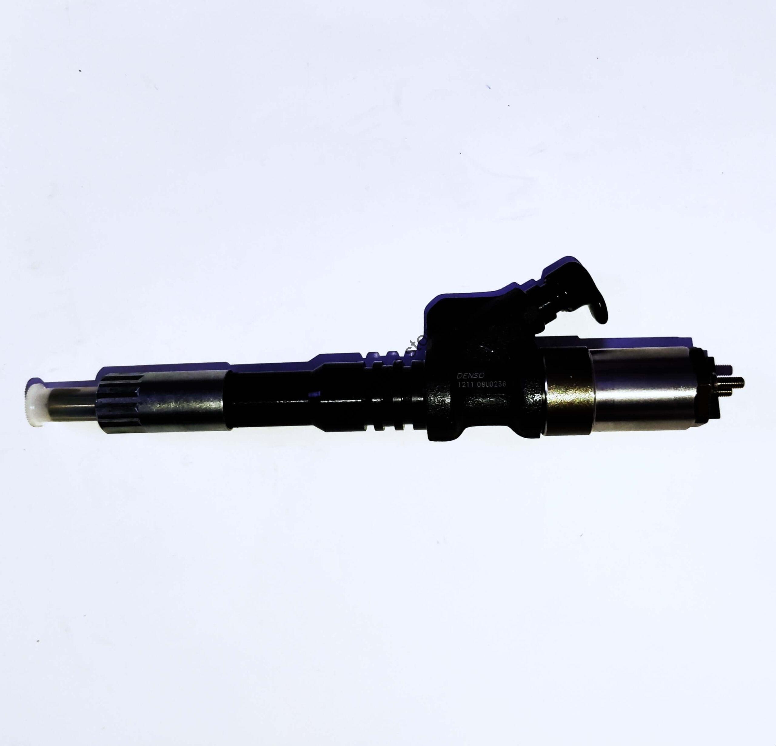 Genuine Reconditioned Denso Diesel Fuel Injector for Komatsu Engines.