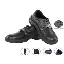 MENS SAFETY SHOES By SHREE SAFETY PRODUCTS PRIVATE LIMITED