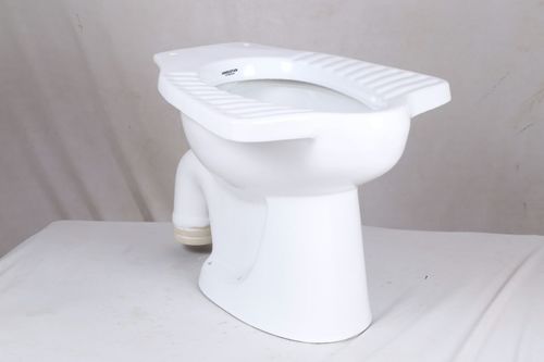 Indian White Toilet Seat Installation Type: Floor Mounted