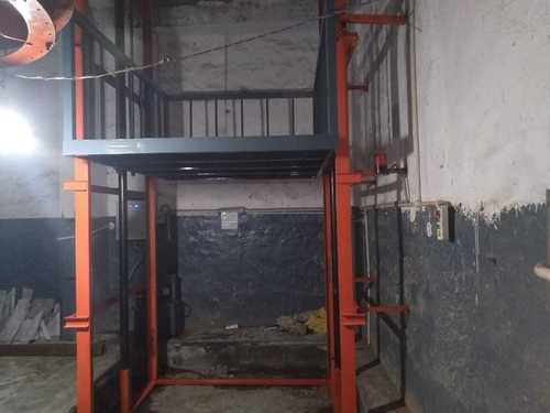 Hydraulic Goods Lift Capacity 2000 KG