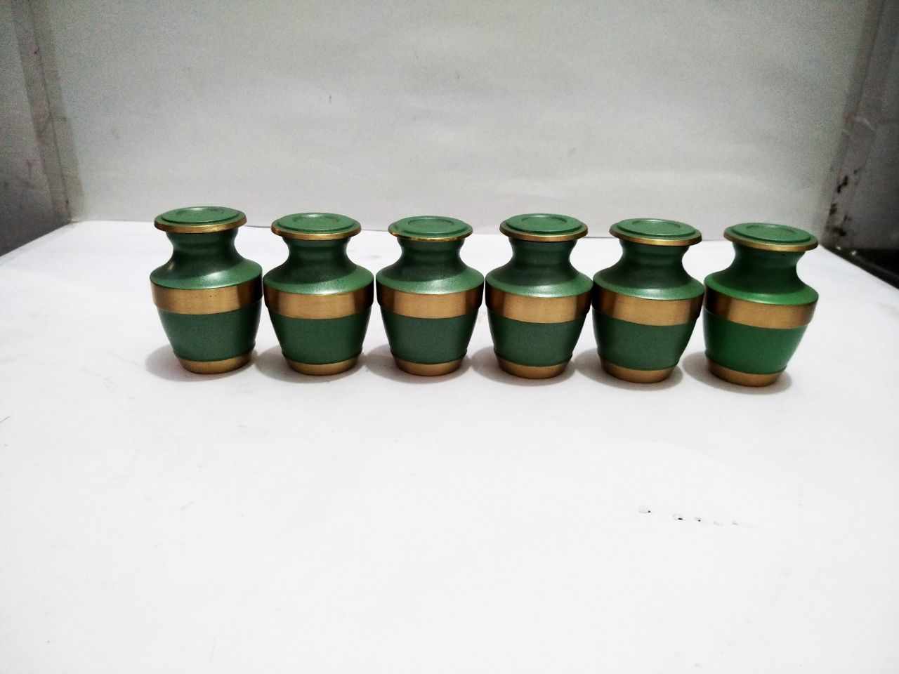 GREEN KEEPSAKE WITH GOLDEN ENGRAVED CREMATION URN FUNERAL SUPPLIES