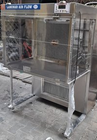 Vertical Laminar Air Flow Cabinet