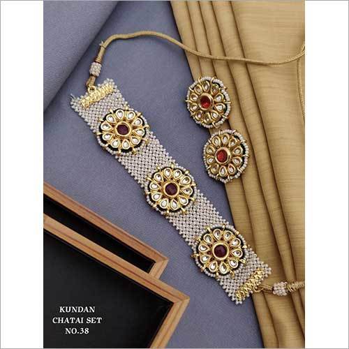 Ladies Kundan Chatai Necklace Set