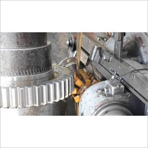 Neat Cutting Oil - Engine Oil, 99% Ash | Available in Red, Green, Black - Packaged in Barrel, Drum, Can for Automotive Use