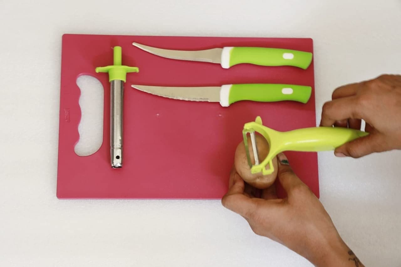 CUTTING UTILITY KITCHEN TOOL