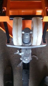 HAND PALLET TRUCK