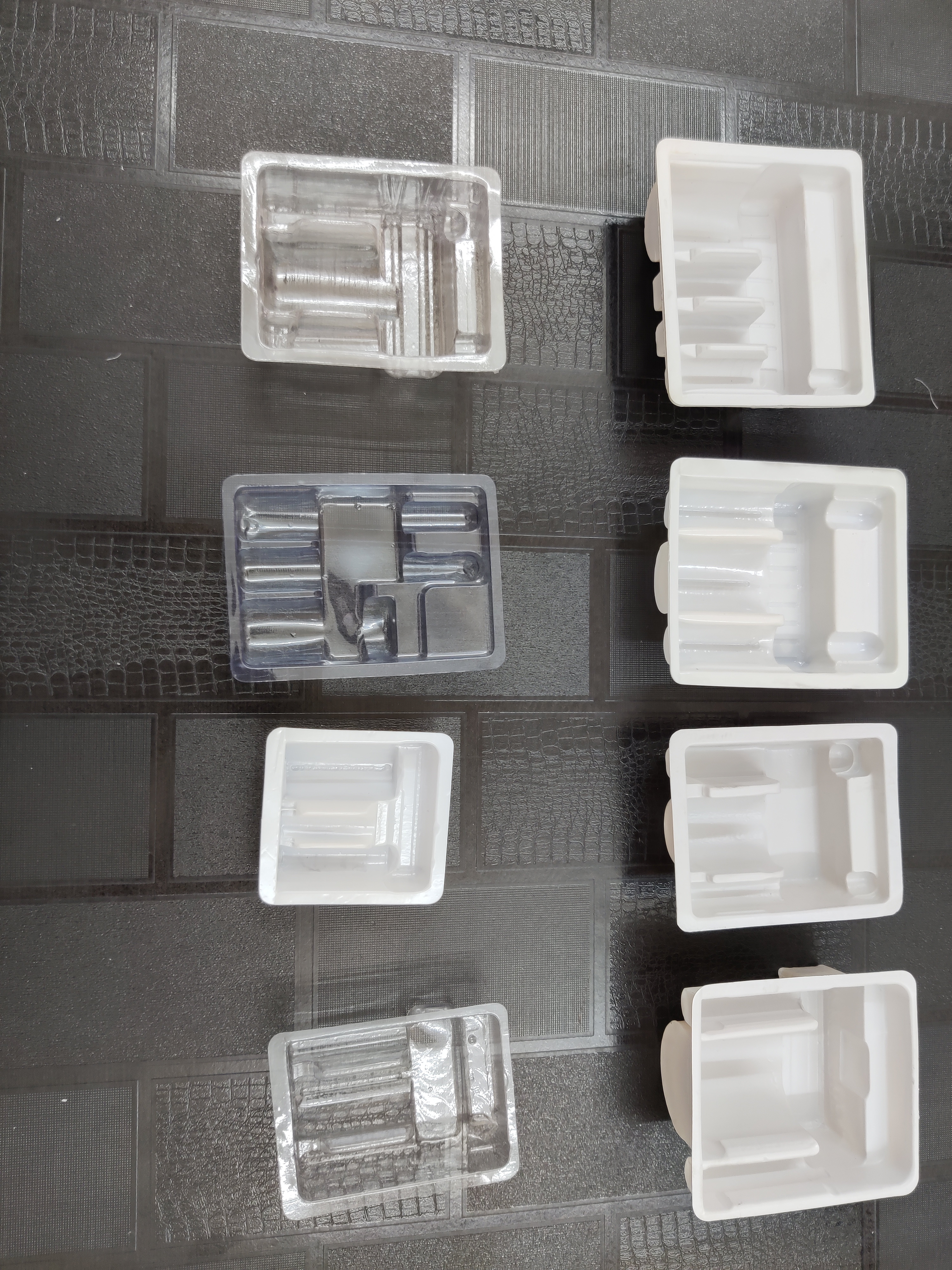 INJECTION TRAY