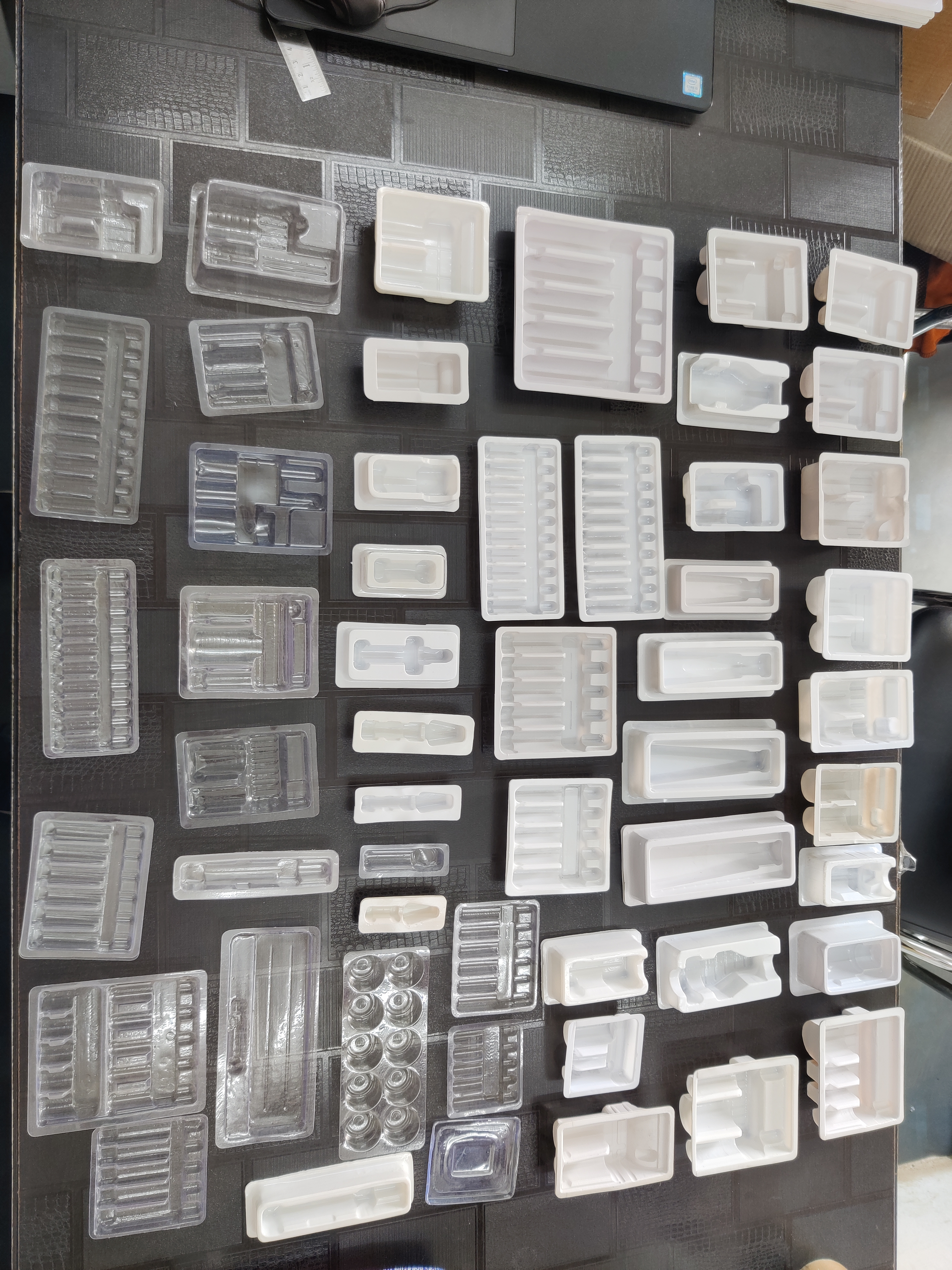 INJECTION TRAY