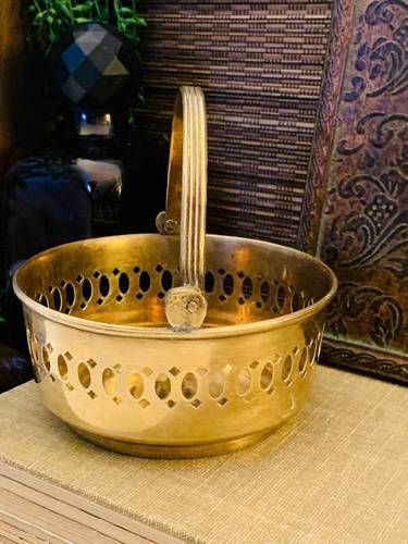 BRASS VINTAGE PLANTER WITH HANDLE