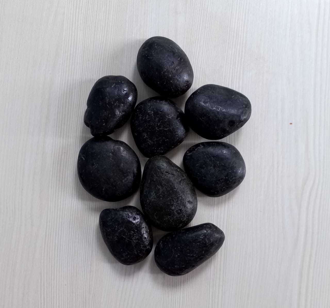 Dark Black Polyurethane Polished Pebbles Stones