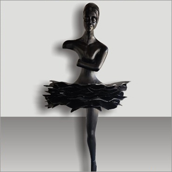 Lady Sculpture By GEOMETRY-ALIGNING YOUR SPACE