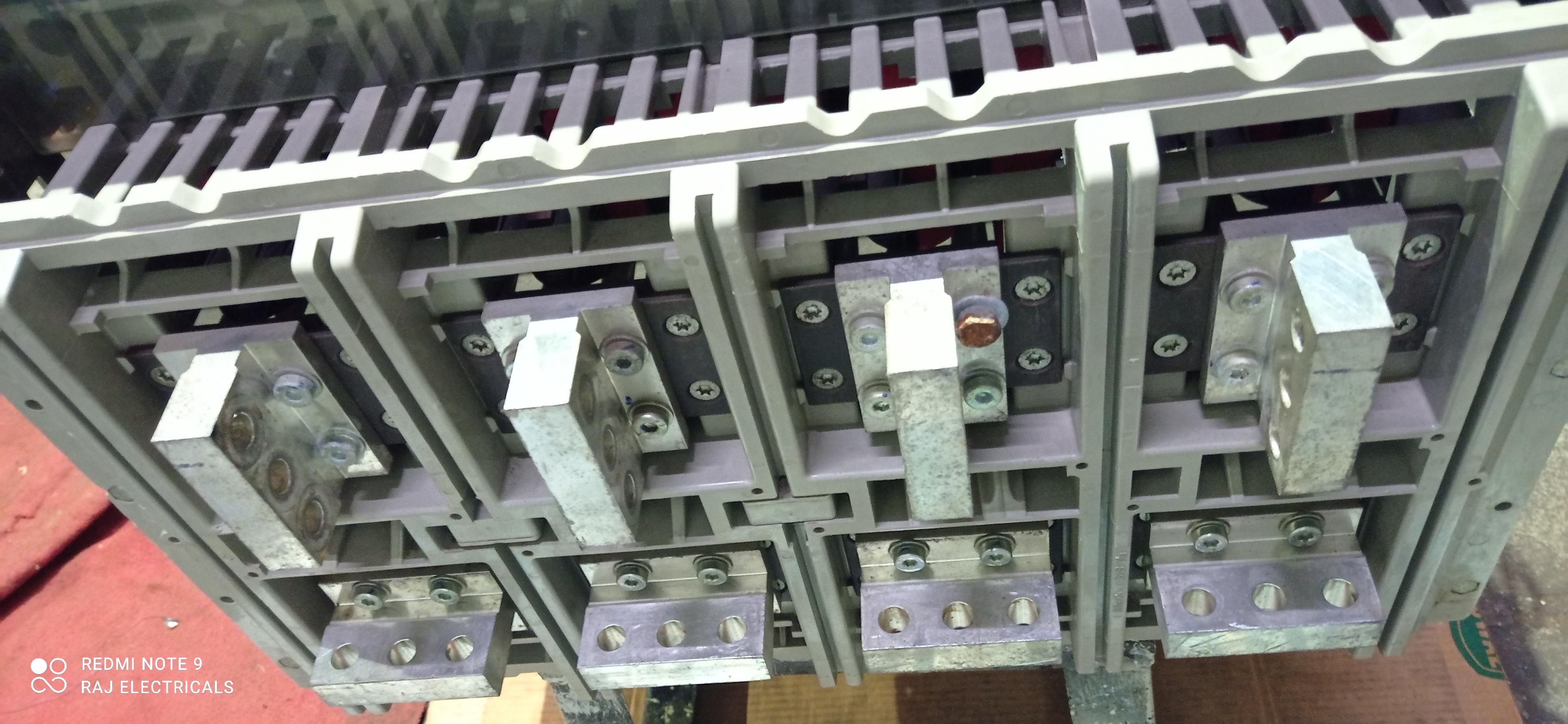 SCHNEIDER 800A AIR CIRCUIT BREAKER