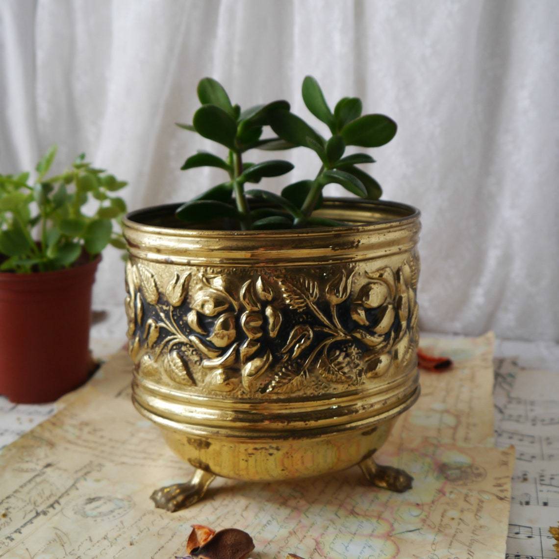 BRASSS VINTAGE PLANTER FOR GARDEN