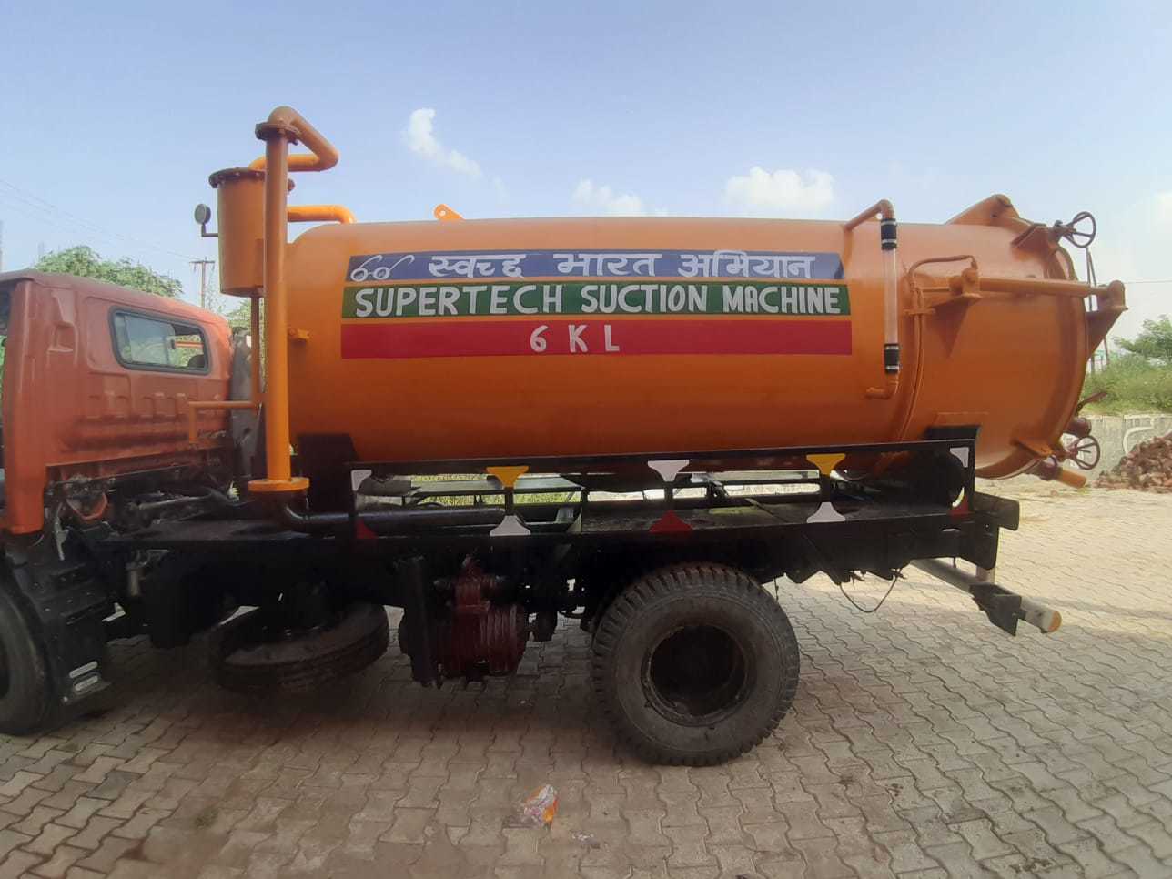 SEWER SUCTION MACHINE