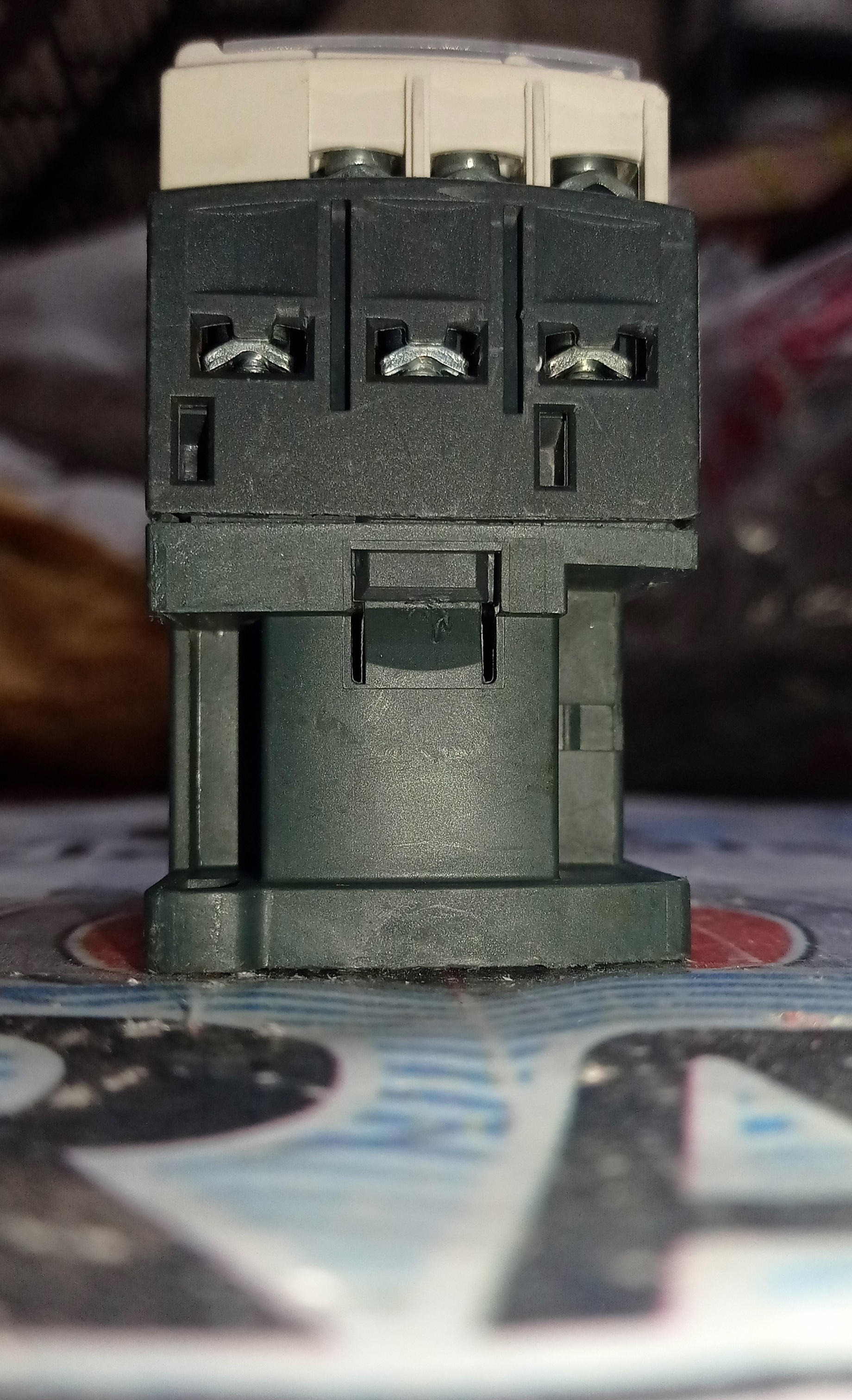 SCHNEIDER LC1D12 CONTACTOR