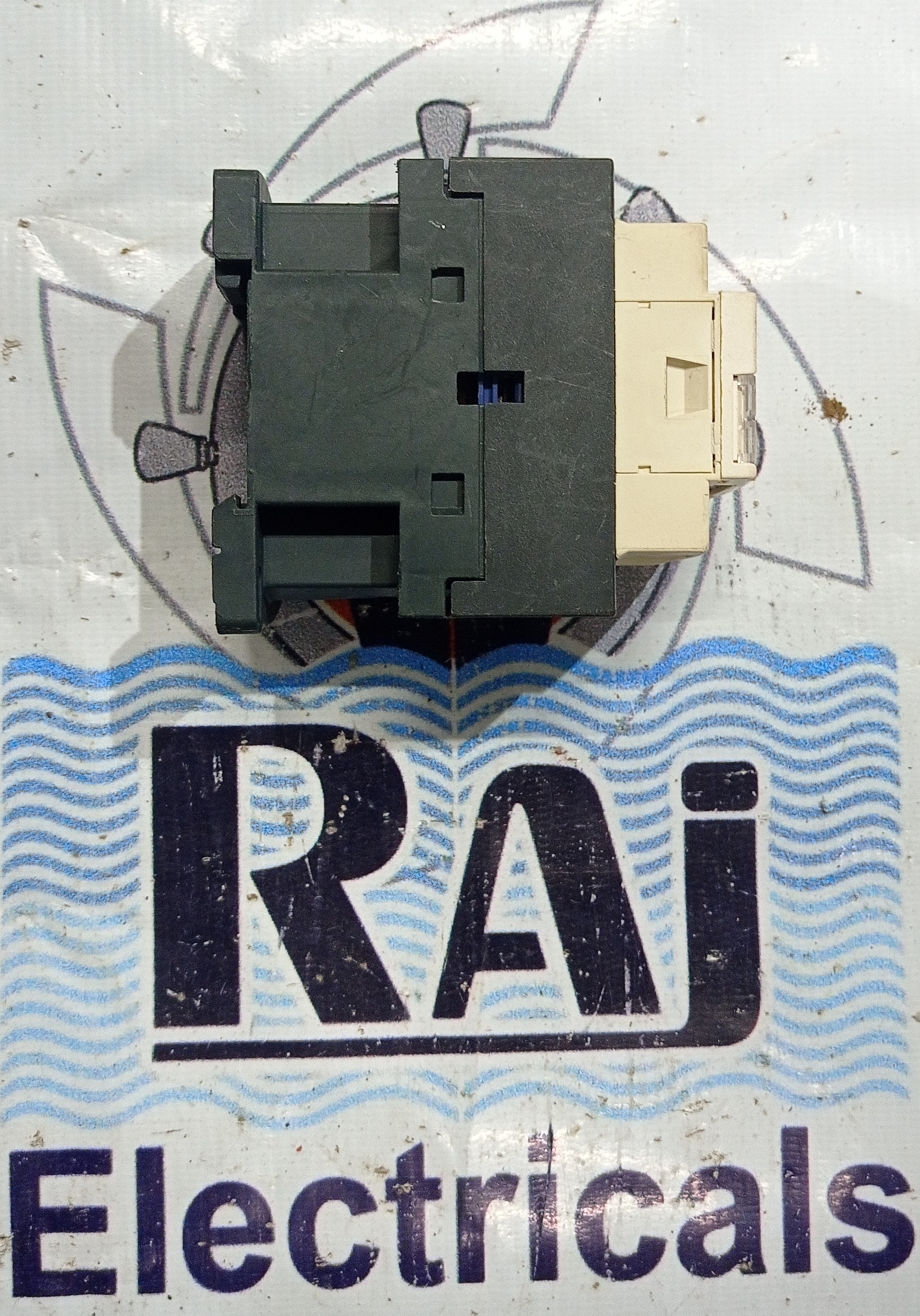 SCHNEIDER LC1D12 CONTACTOR