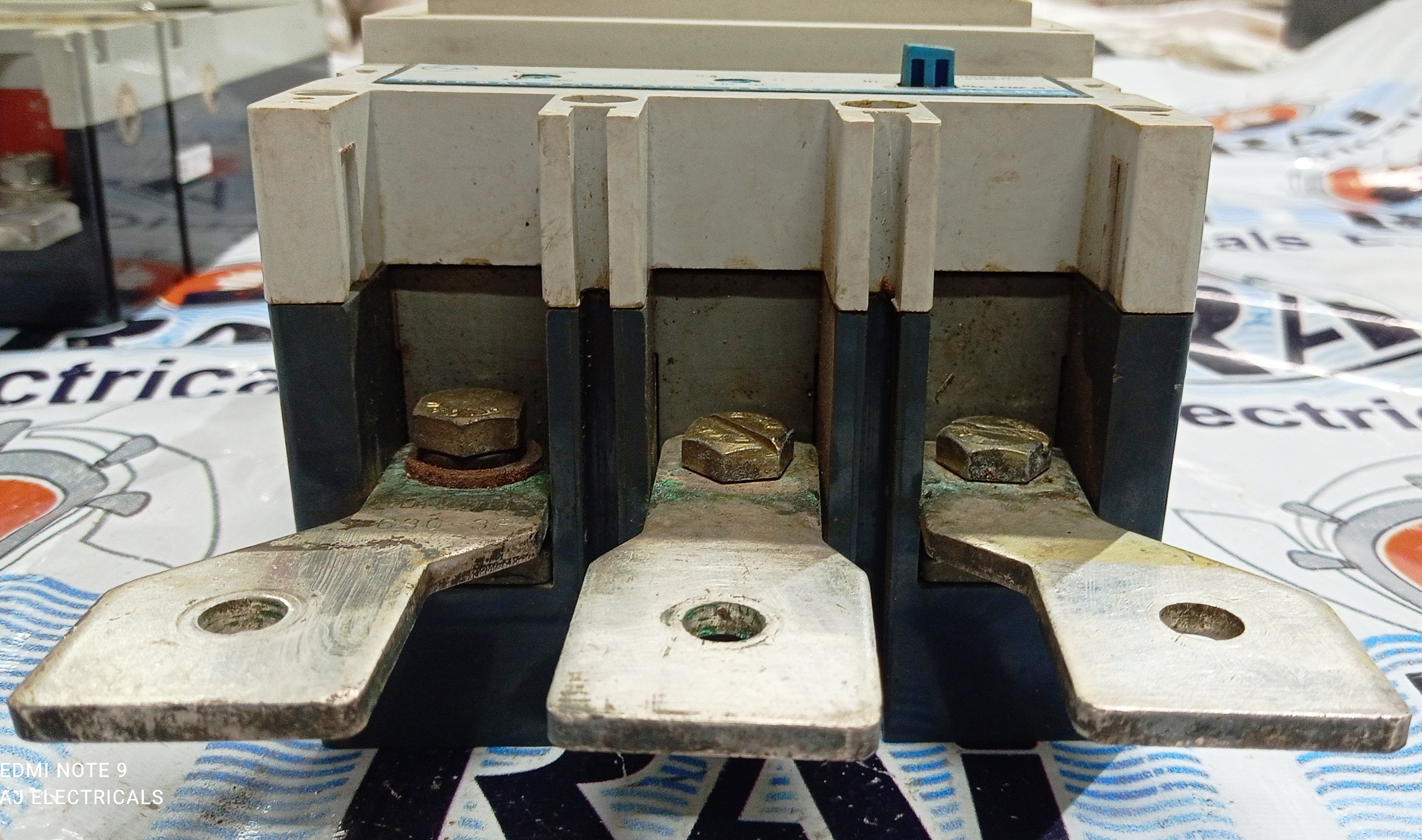 L&T (d sine - DN3 - 630H3) 600 AMP MCCB