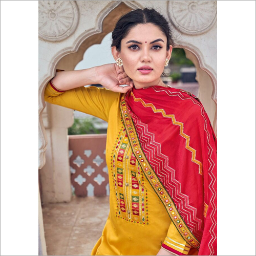 Ladies Stylish Unstitched Suits