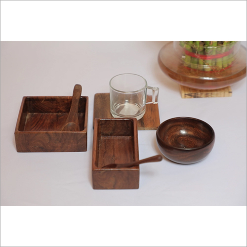 Serving Wooden Products - Polished Wood, Various Sizes Available | Elegant Design for Homes, Hotels, Restaurants, and Canteens