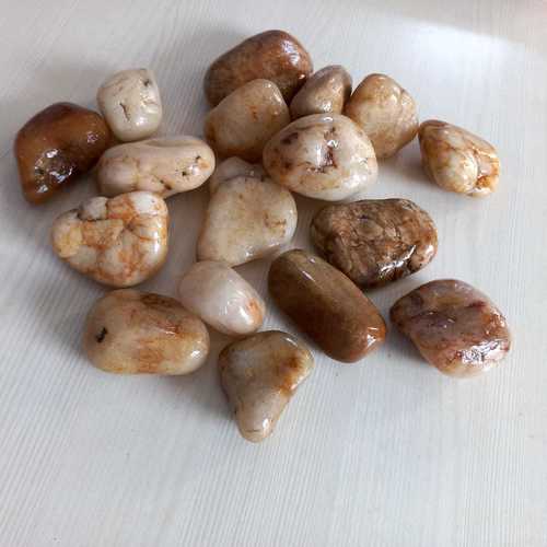 NATURAL OFF WHITE AND DARK CREAMI STONE PEBBLES WITH HIGH GLOSSY POLISHED