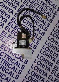 YASKAWA SERVO MOTOR SGM-08A2F J33