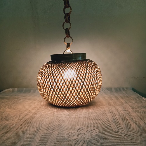 LAMPSHADE GLOBE WITH CHAIN