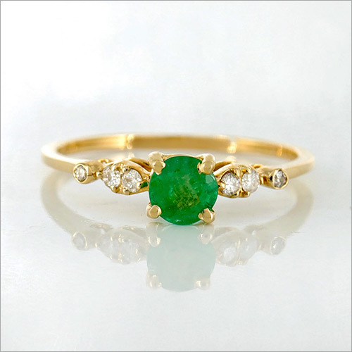 14k Gold Beautiful Ring set with Natural Emerald and Natural Diamonds