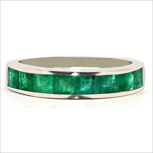 925 Sterling silver white gold rhodium Beautiful ring set with Natural Emerald