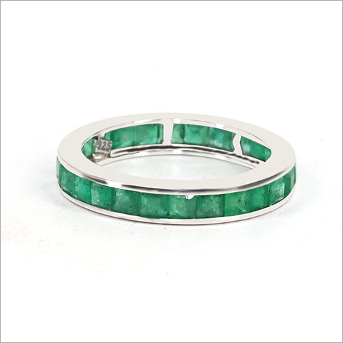 925 Sterling silver white gold rhodium Beautiful ring set with Natural Emerald