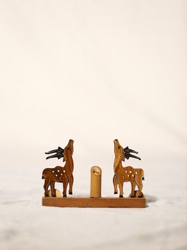 Wood Deer Pen Stand