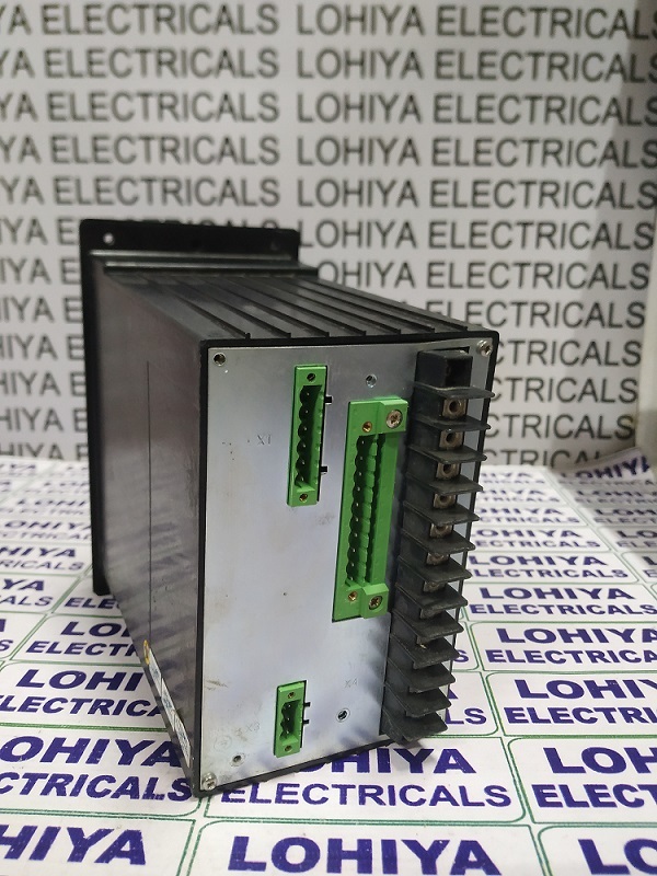 SIEMENS 7SR1002-1LA20-2CA0/DD RELAY