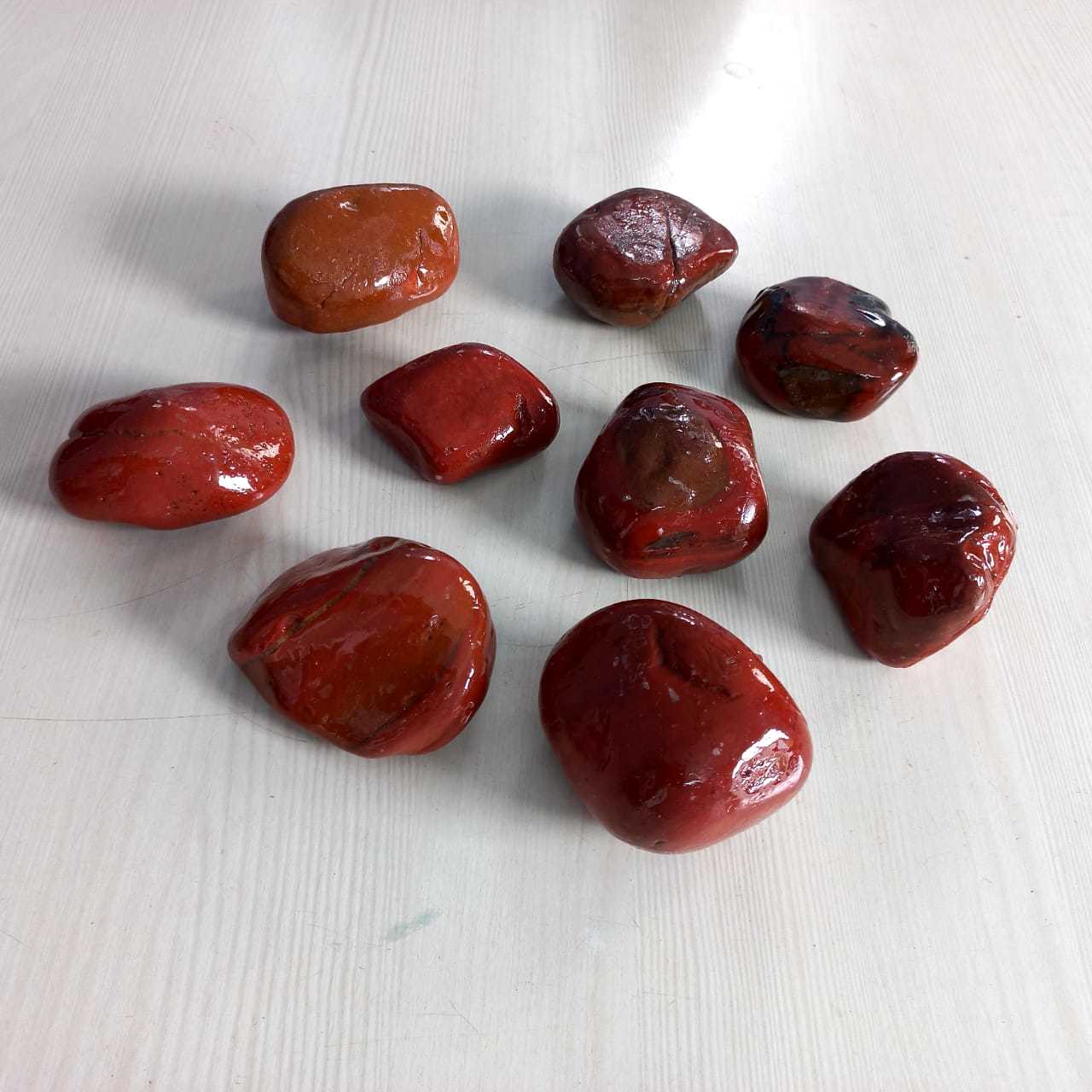 Tumbled natural cobbles stone and pebbles stone dark brown polished and high polished quality stone rocks and gravels form indian supplier