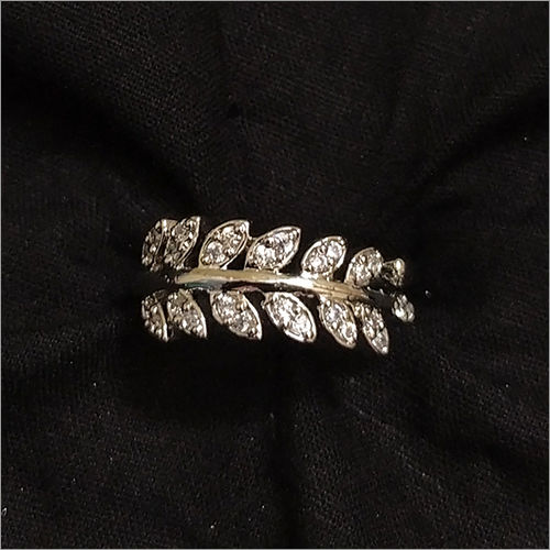 Fancy Leaf Ladies Finger Ring